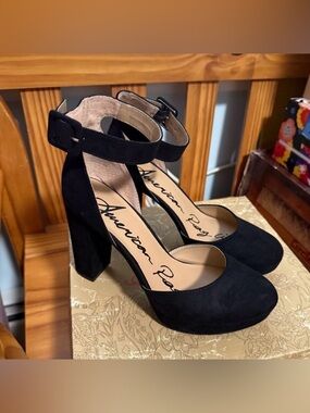 American Rag NWB Black and Beige women’s size 8. 4inch block heel.